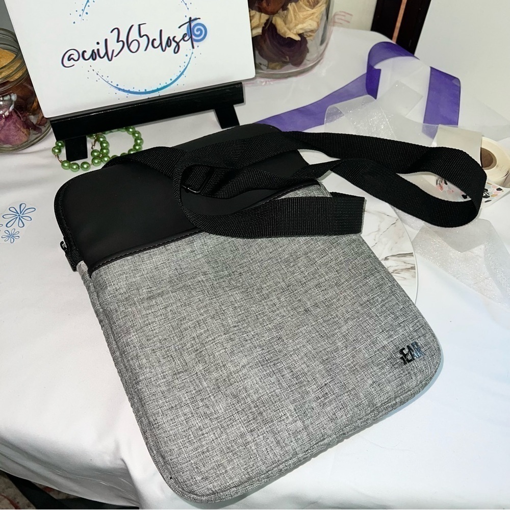 USA GEAR Protective Memory Foam Tablet Case w/ Adjustable Shoulder Strap